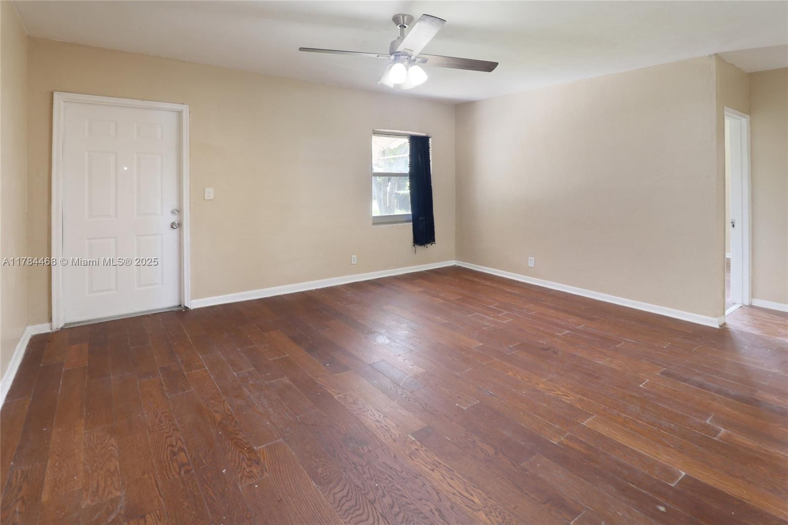 723 Nw 15th Way Property Photo 5