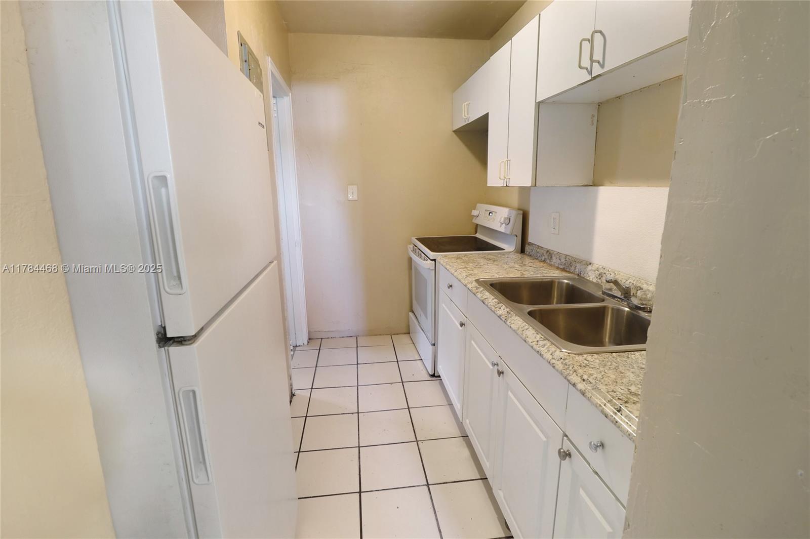 723 Nw 15th Way Property Photo 9