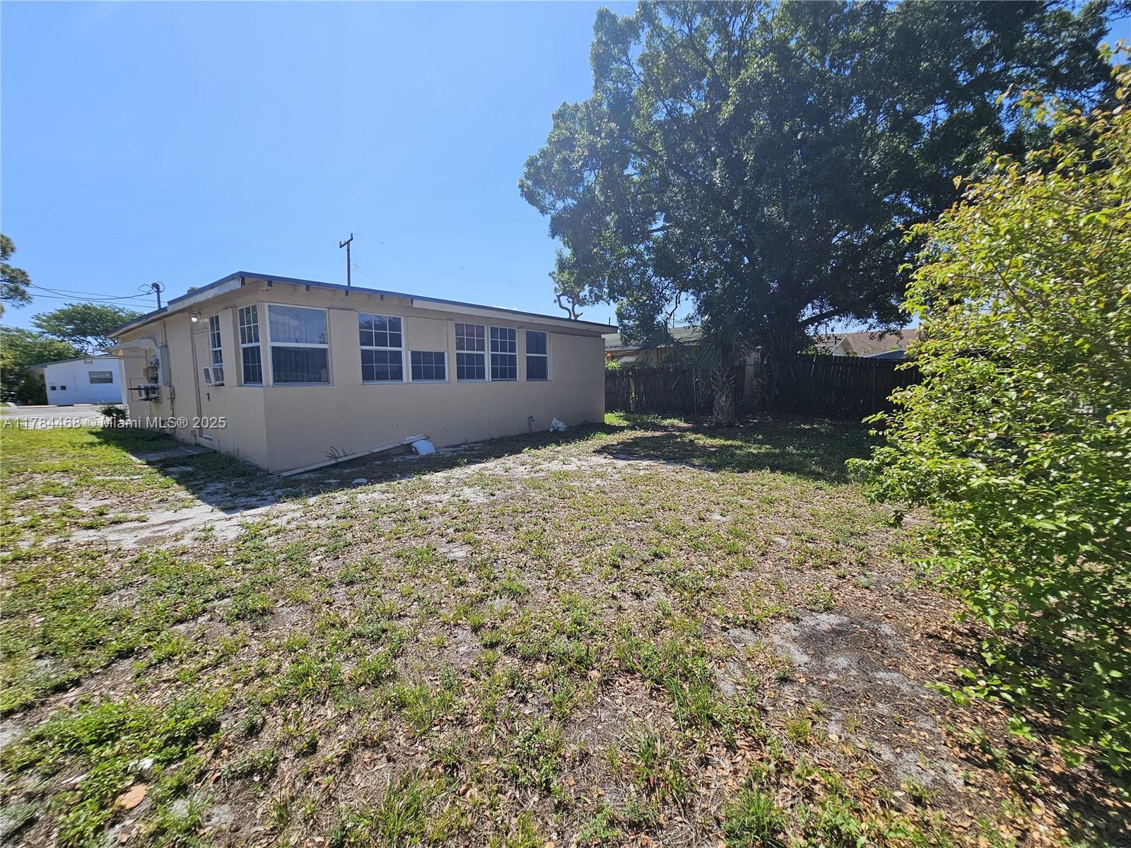723 Nw 15th Way Property Photo 22