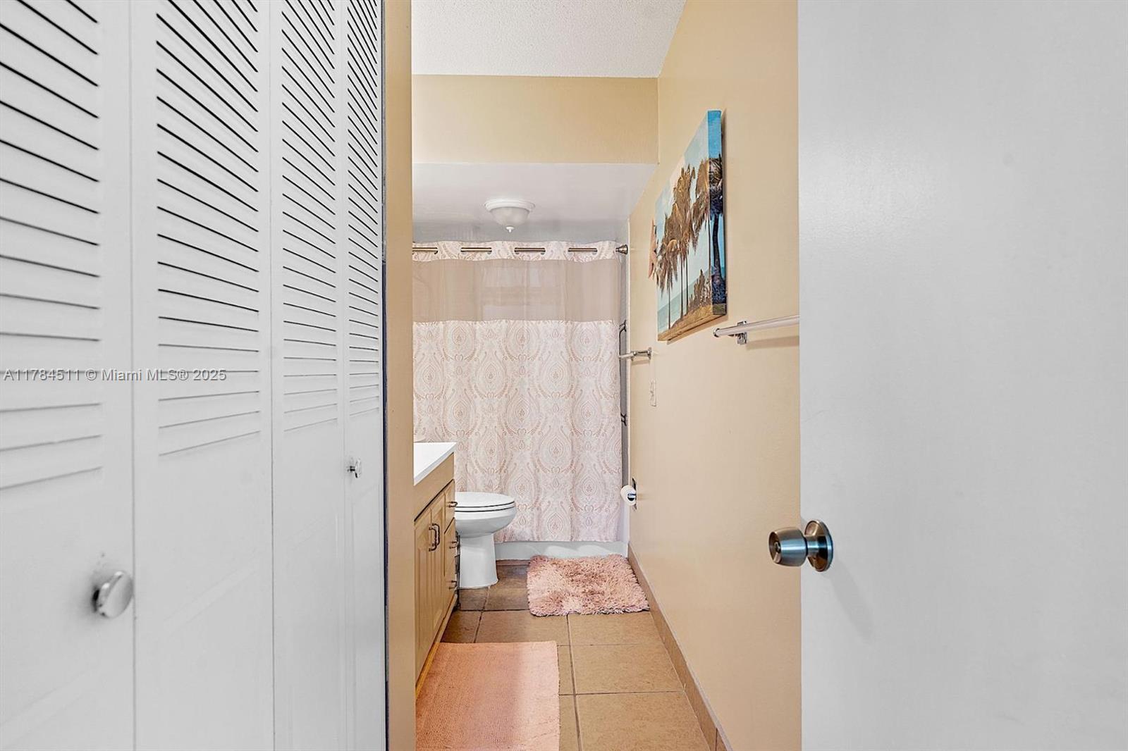 3181 S Ocean Drive 103 Property Photo 4