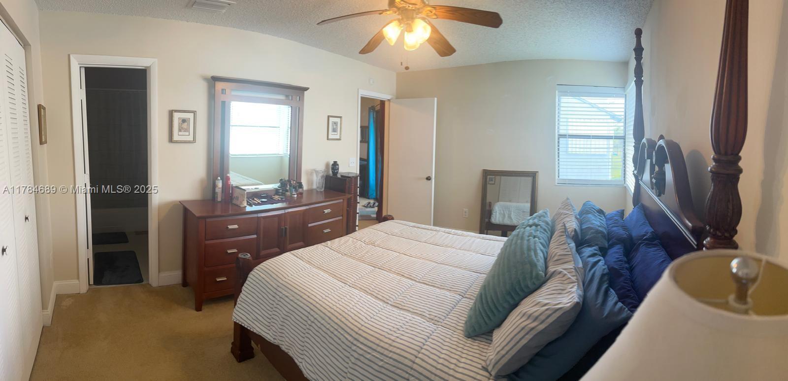 929 Hamilton Dr Property Photo 2