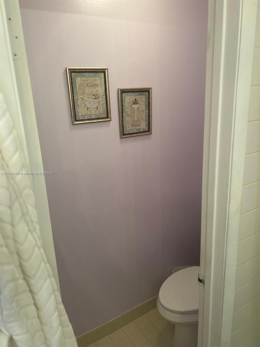 929 Hamilton Dr Property Photo 3