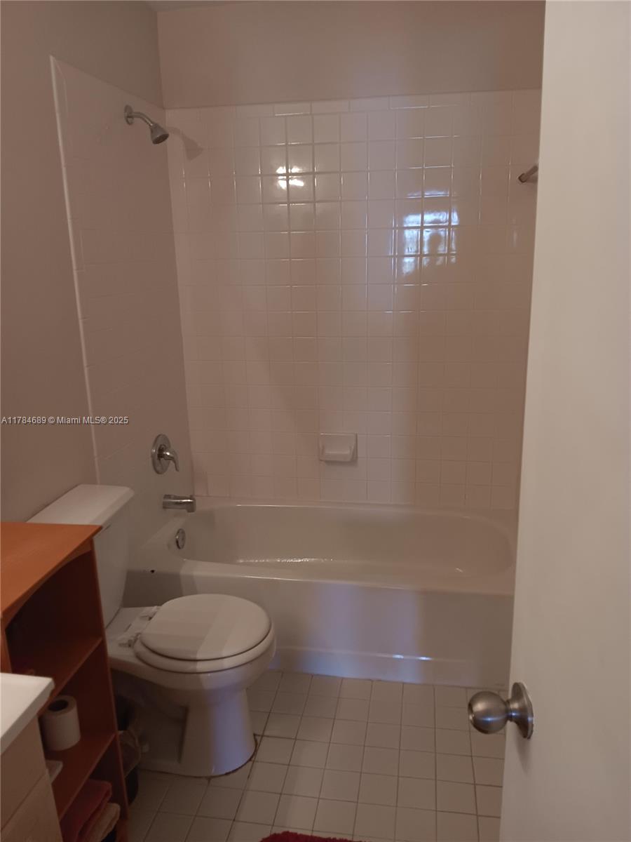 929 Hamilton Dr Property Photo 19
