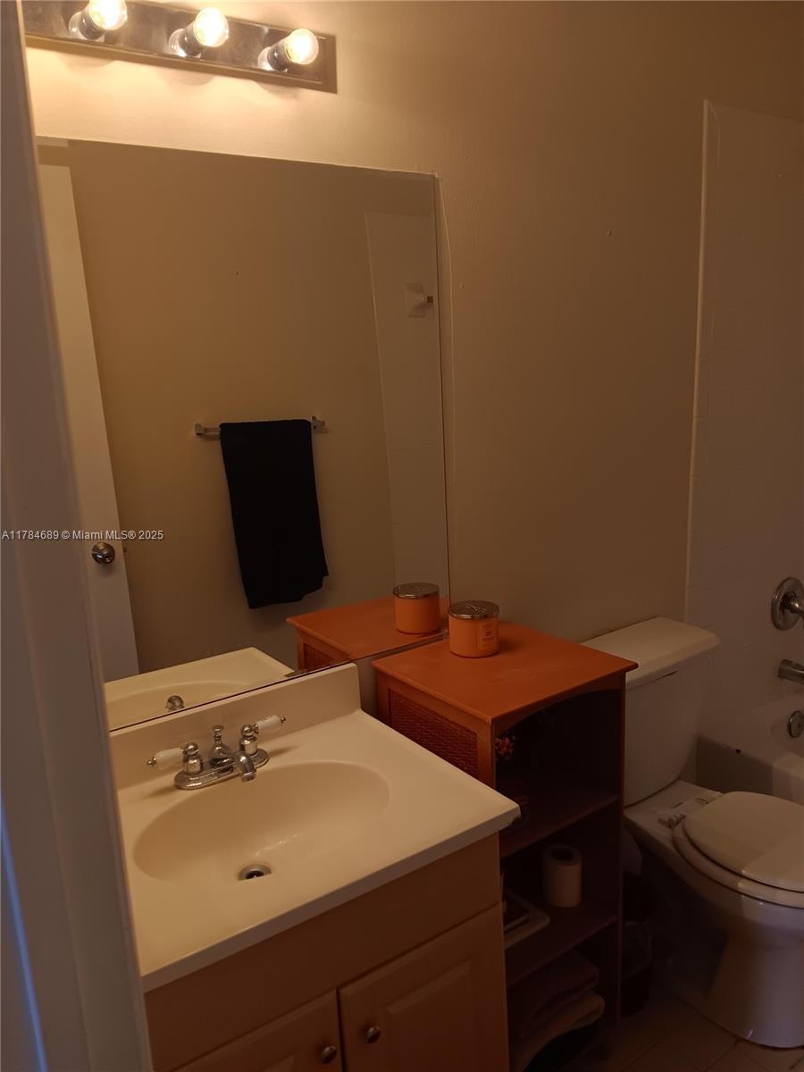 929 Hamilton Dr Property Photo 20