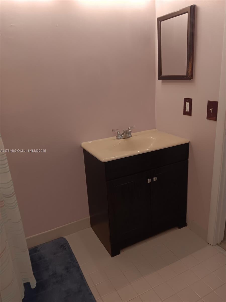 929 Hamilton Dr Property Photo 29