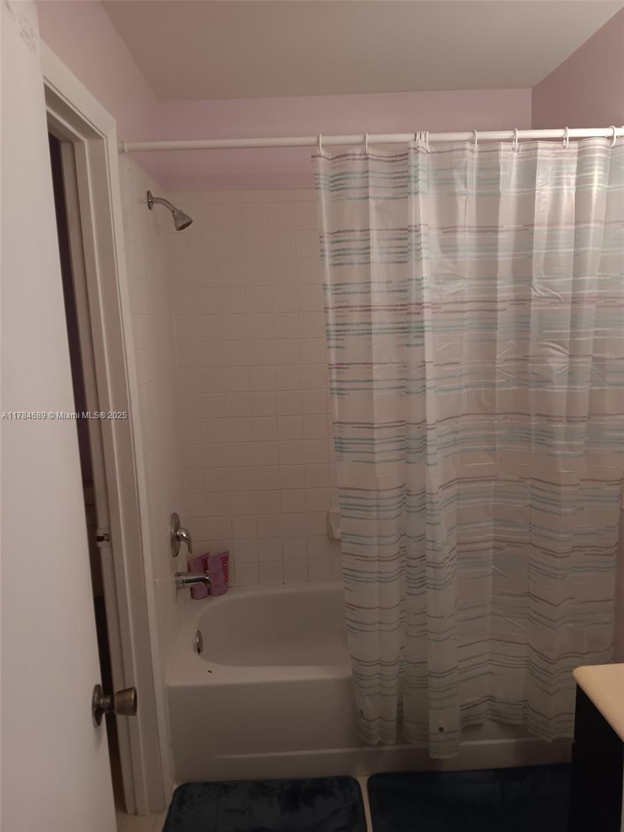 929 Hamilton Dr Property Photo 31