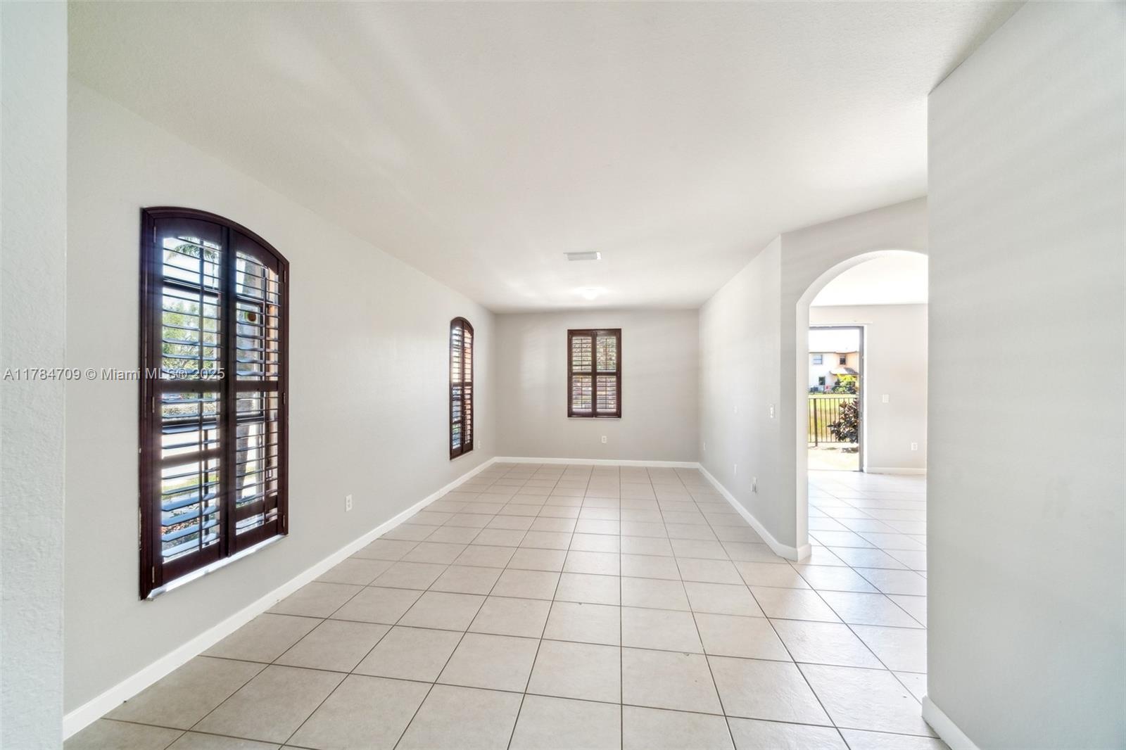 11302 Sw 238th St Property Photo 4
