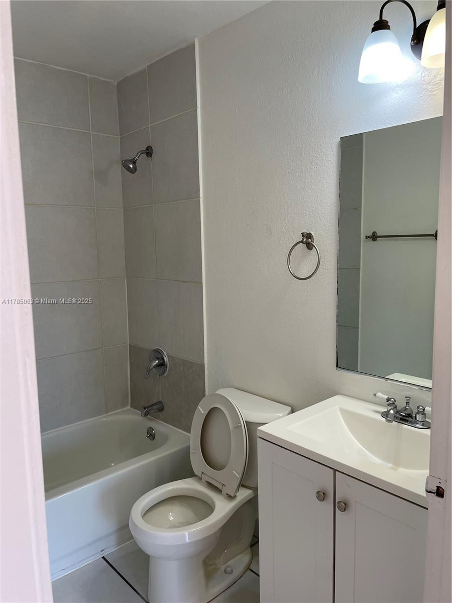 3200 San Remo Cir 3200 Property Photo 18