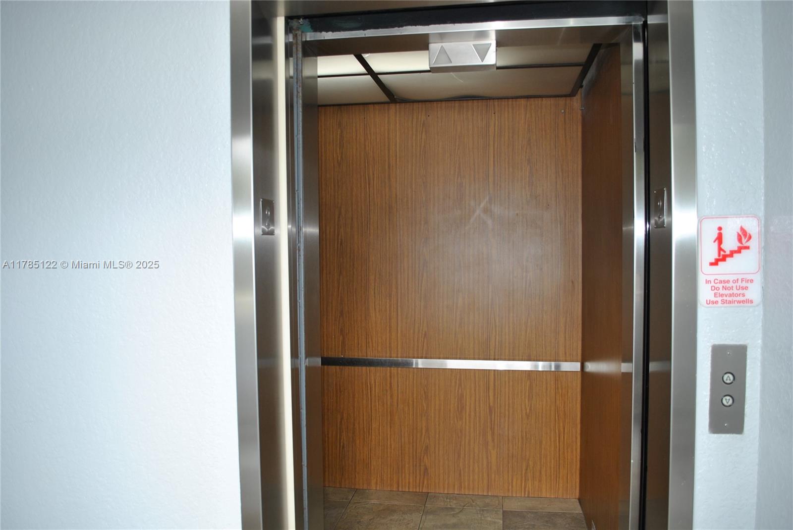 1715 Whitehall Dr 202 Property Photo 3