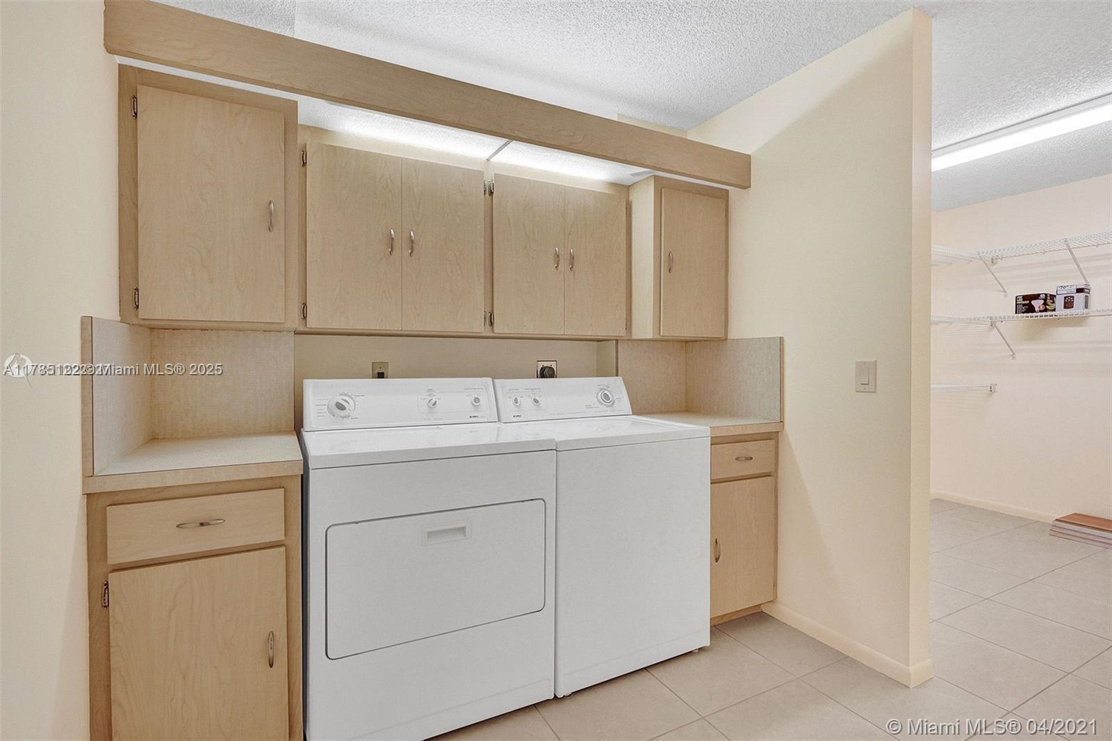 1715 Whitehall Dr 202 Property Photo 8