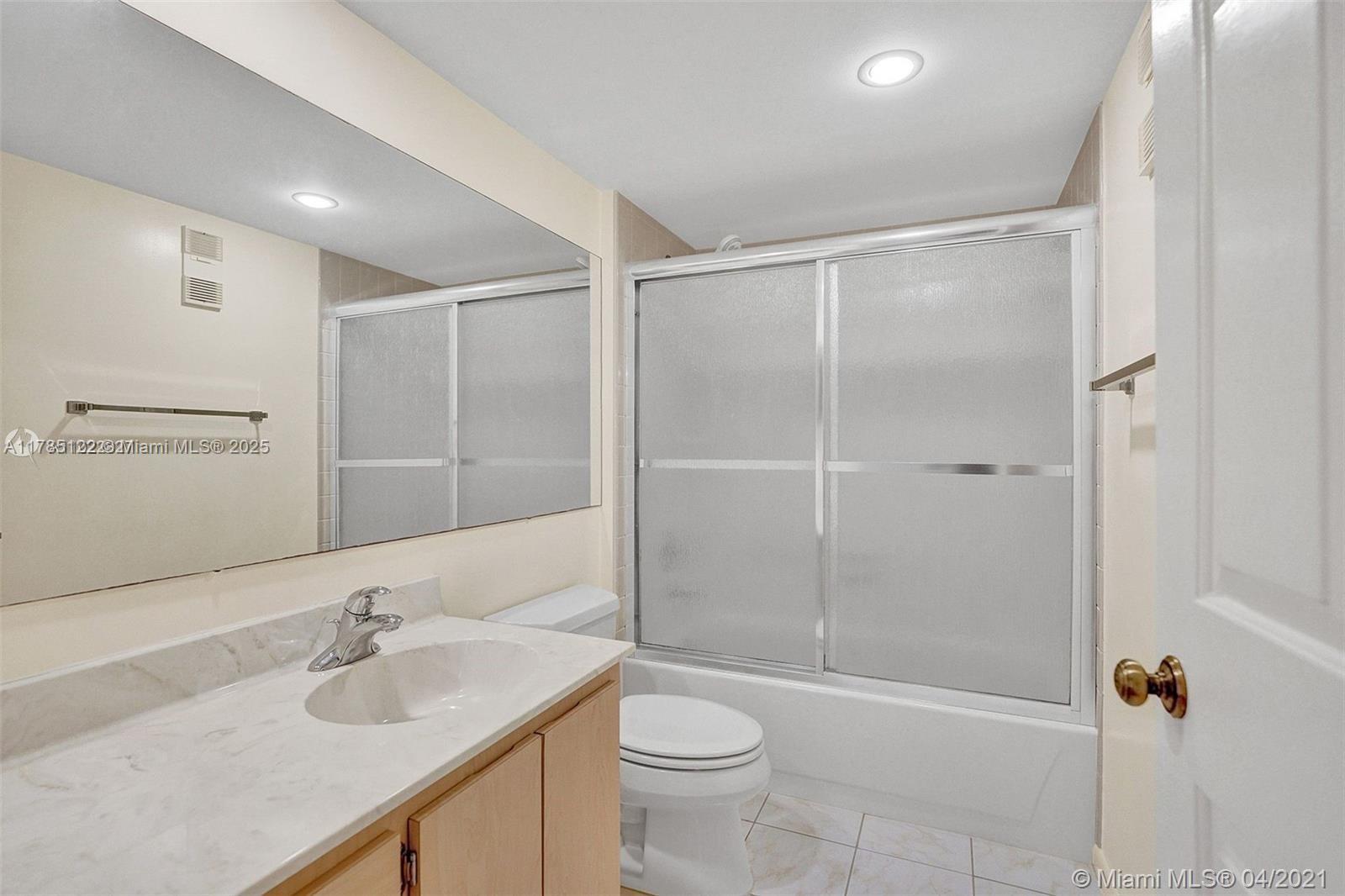 1715 Whitehall Dr 202 Property Photo 9