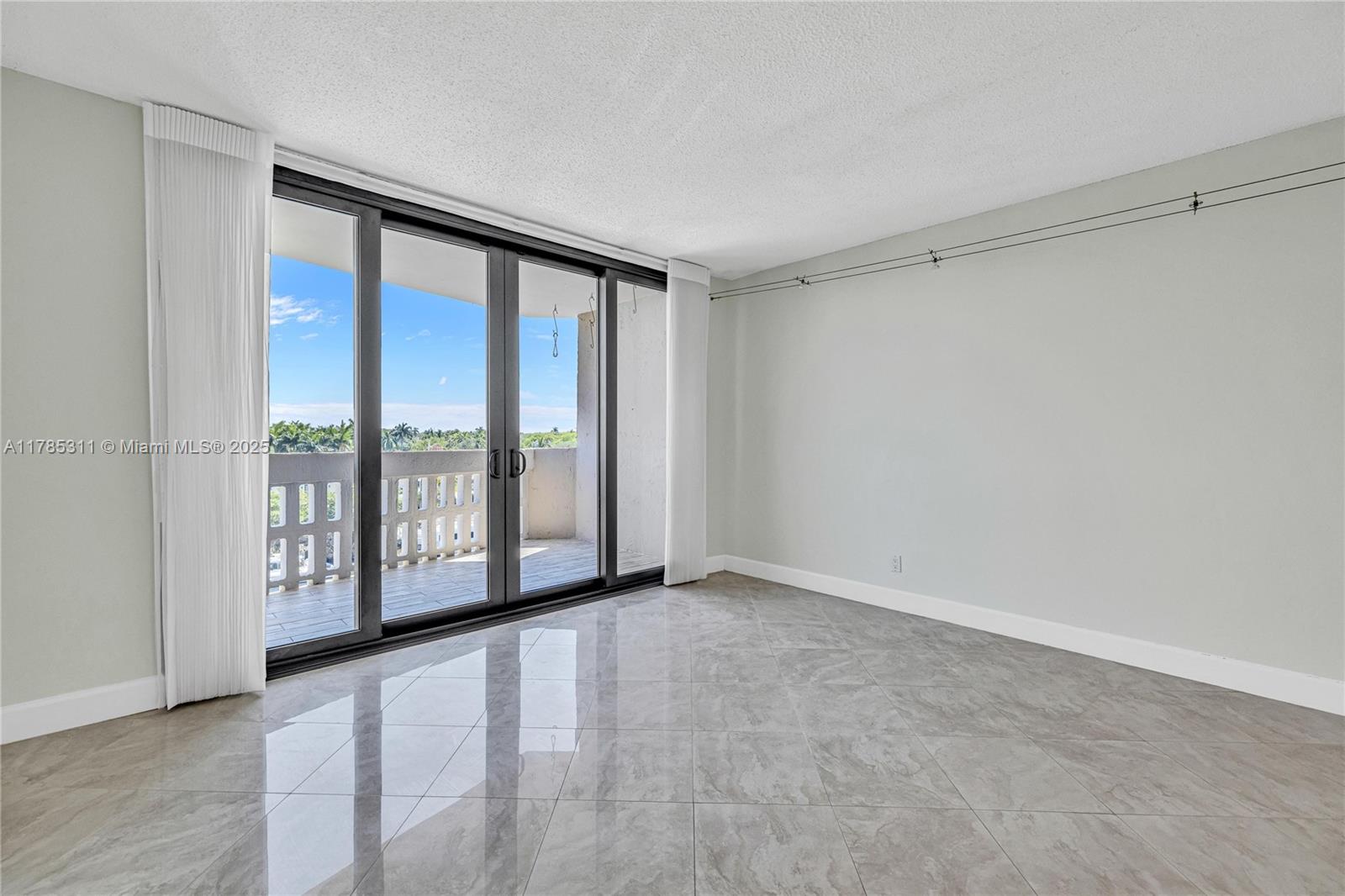 90 Edgewater Dr 624 Property Photo 6