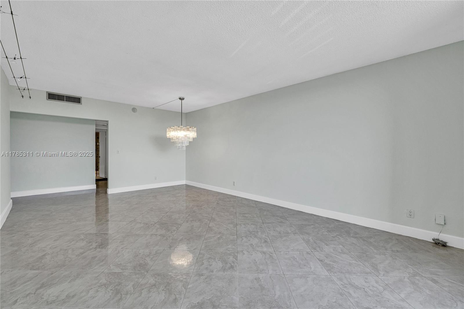 90 Edgewater Dr 624 Property Photo 10
