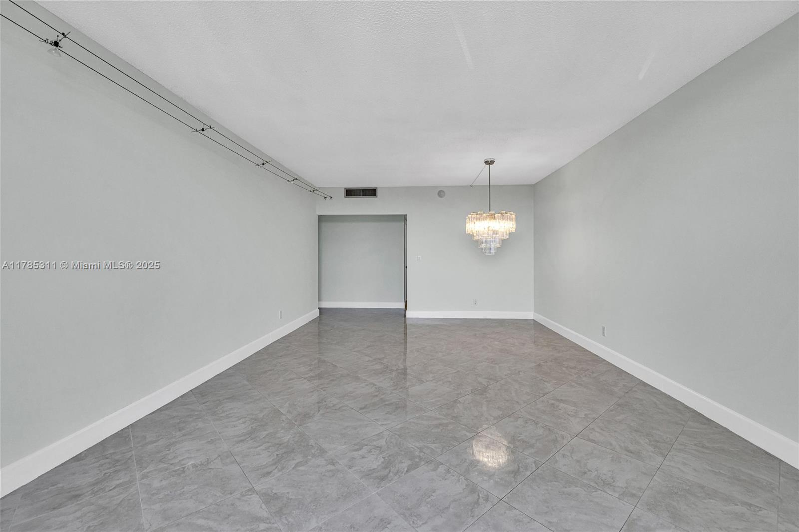 90 Edgewater Dr 624 Property Photo 11