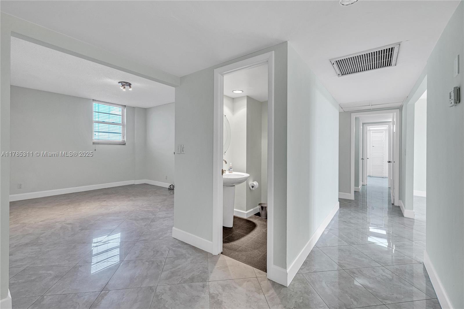 90 Edgewater Dr 624 Property Photo 13