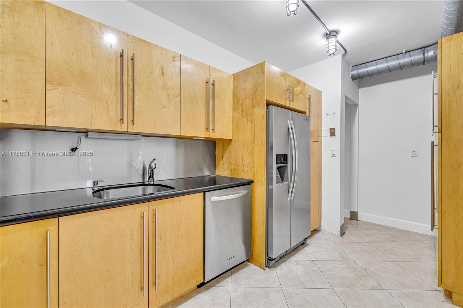 90 Edgewater Dr 624 Property Photo 16