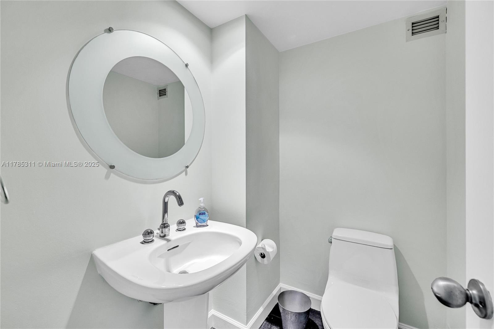 90 Edgewater Dr 624 Property Photo 18