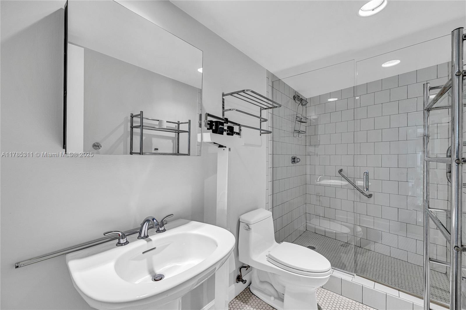 90 Edgewater Dr 624 Property Photo 19