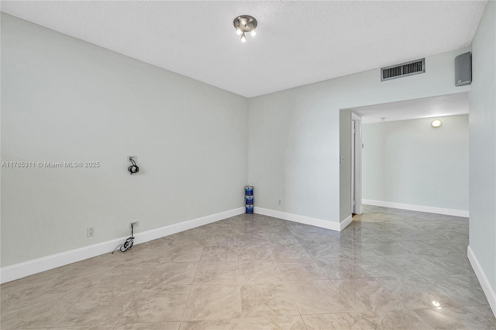 90 Edgewater Dr 624 Property Photo 21