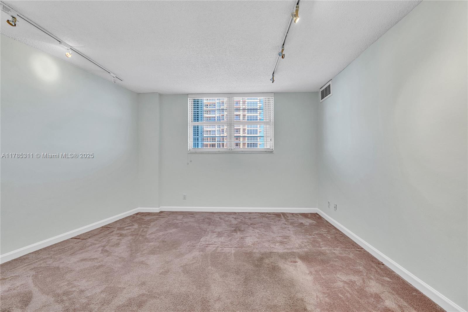 90 Edgewater Dr 624 Property Photo 26