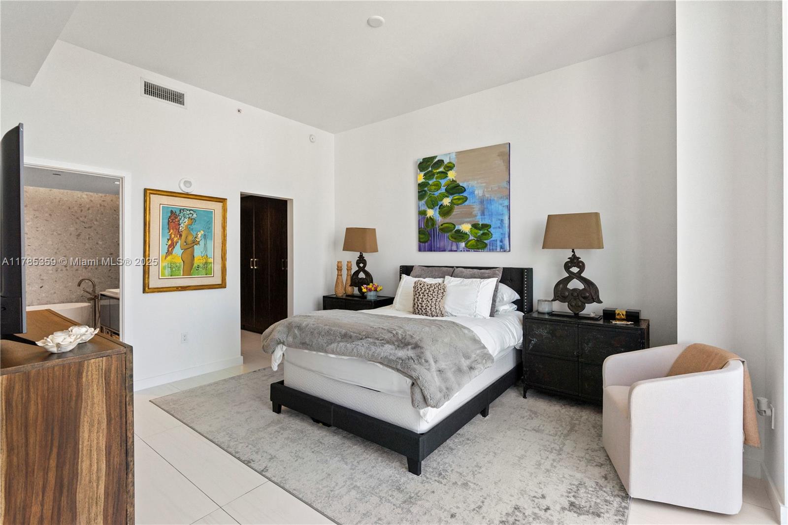 2678 Tigertail Ave Ph4 Property Photo 15