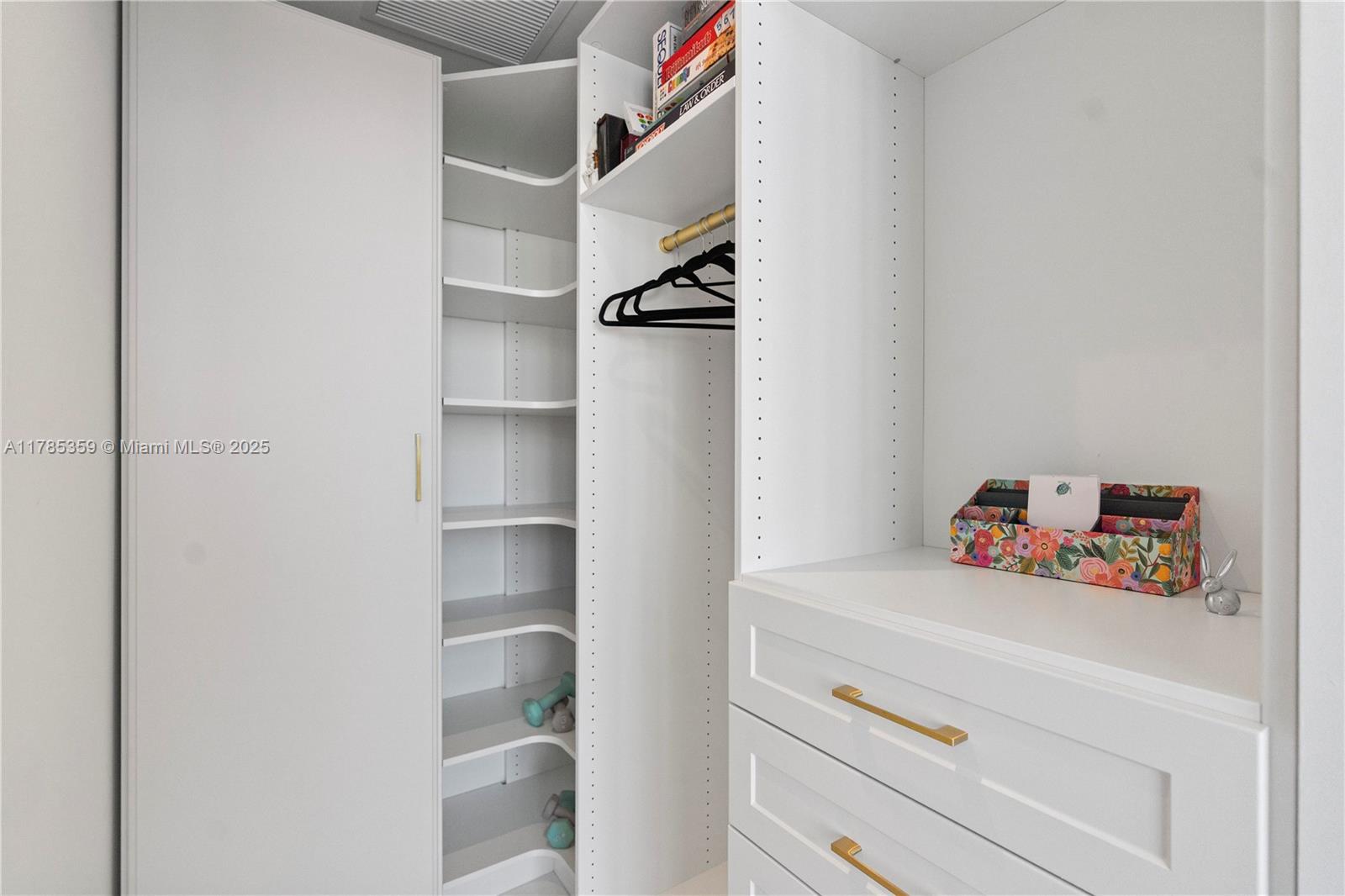 2678 Tigertail Ave Ph4 Property Photo 21