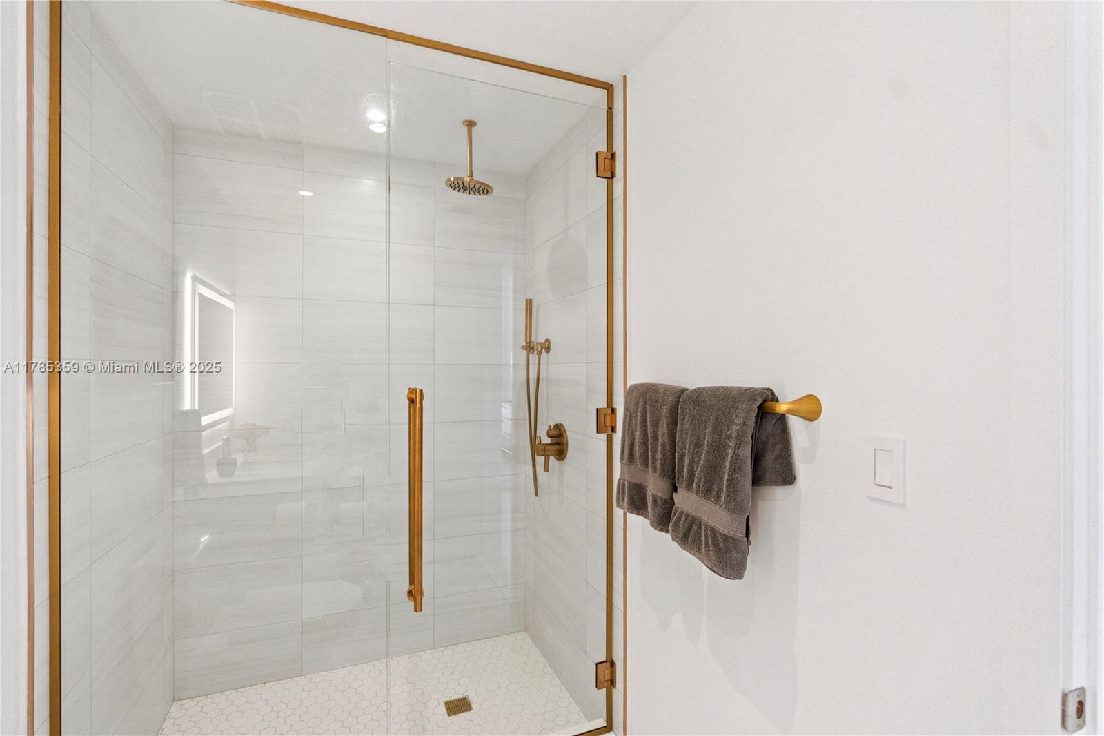 2678 Tigertail Ave Ph4 Property Photo 28