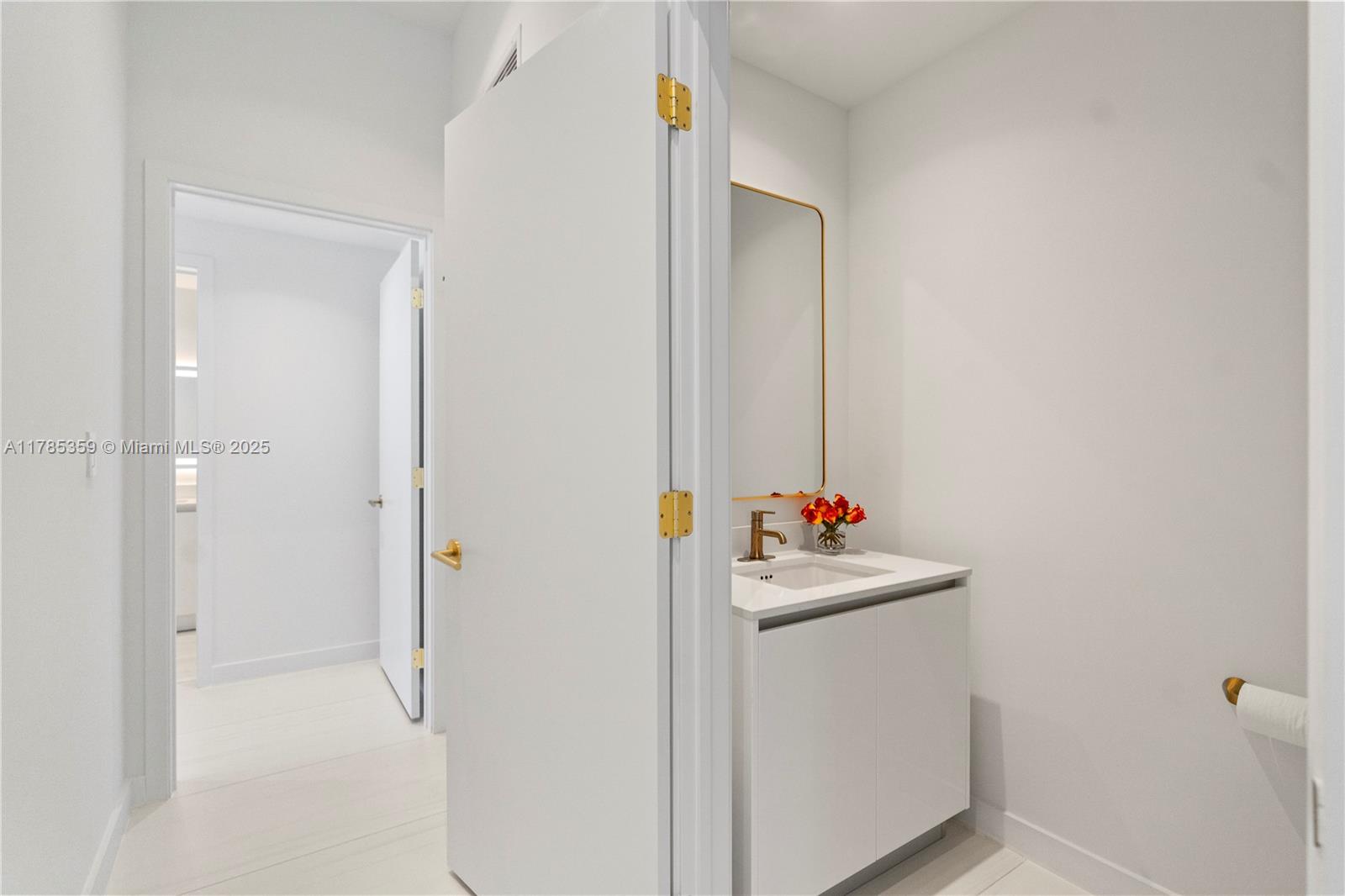 2678 Tigertail Ave Ph4 Property Photo 34