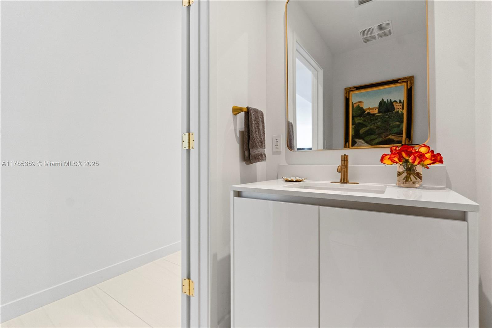 2678 Tigertail Ave Ph4 Property Photo 36