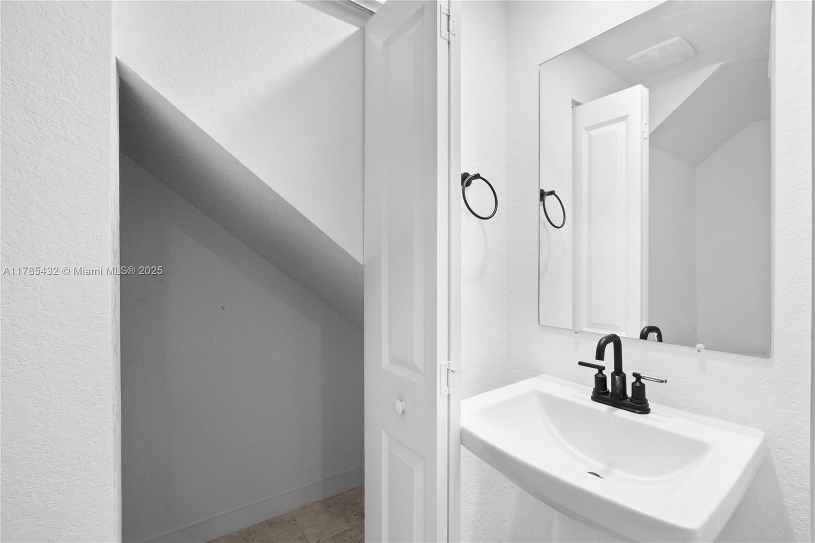 1417 Nw 208th Ter 1417 Property Photo 10