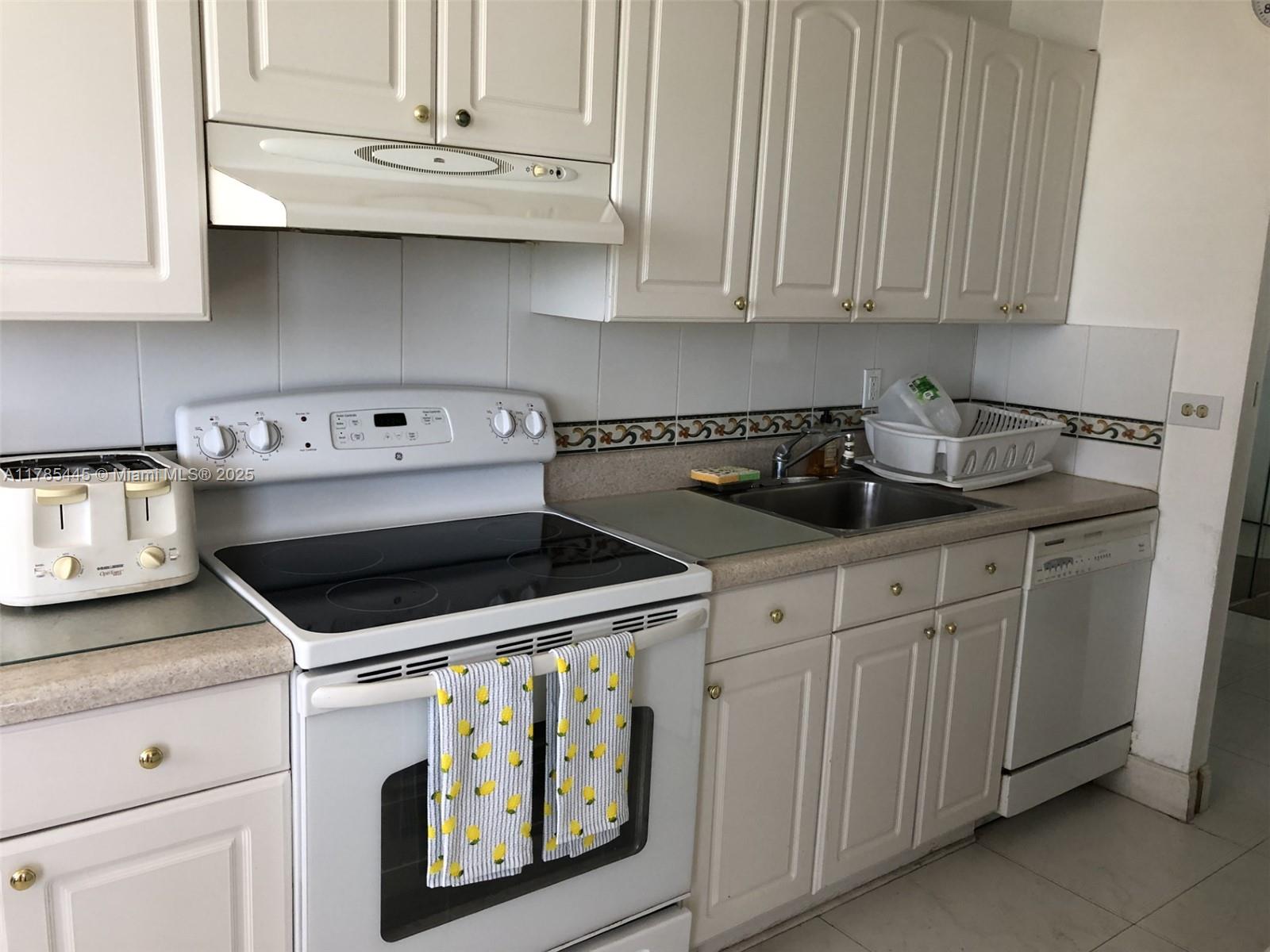 9273 Collins Ave 1104 Property Photo 17