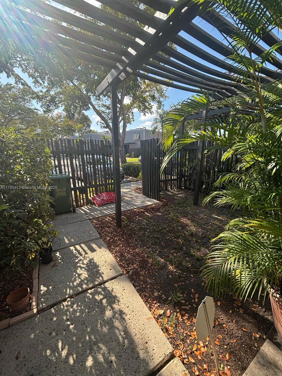 1678 Nw 113th Way Property Photo 3