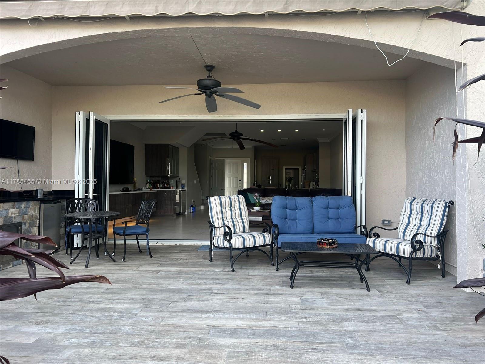 87 Hendricks Isle 87 Property Photo 4