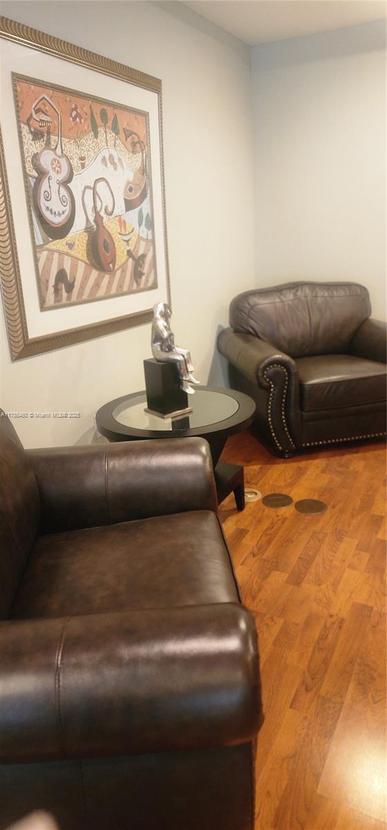 1919 Van Buren St 520a Property Photo 6
