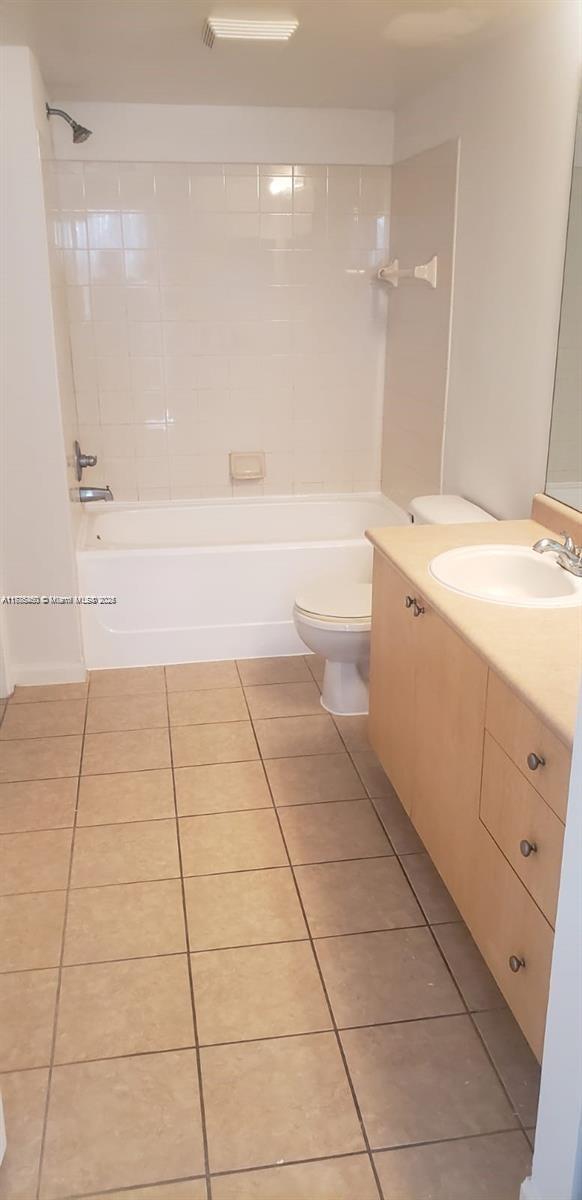 1919 Van Buren St 520a Property Photo 9