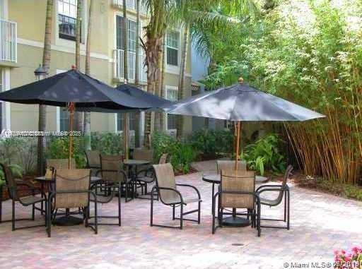 1919 Van Buren St 520a Property Photo 17