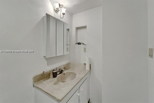 20301 W Country Club Dr 422 Property Photo 13