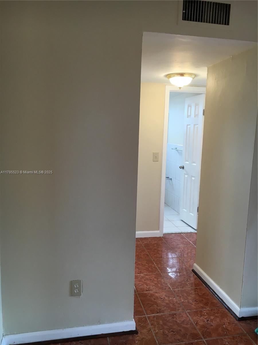 13725 Ne 6th Ave 301 Property Photo 9