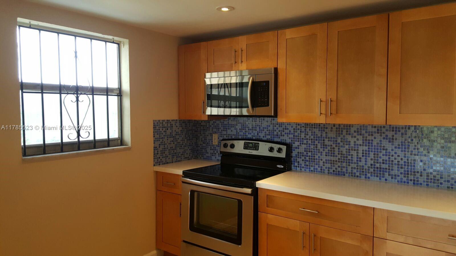 13725 Ne 6th Ave 301 Property Photo 11