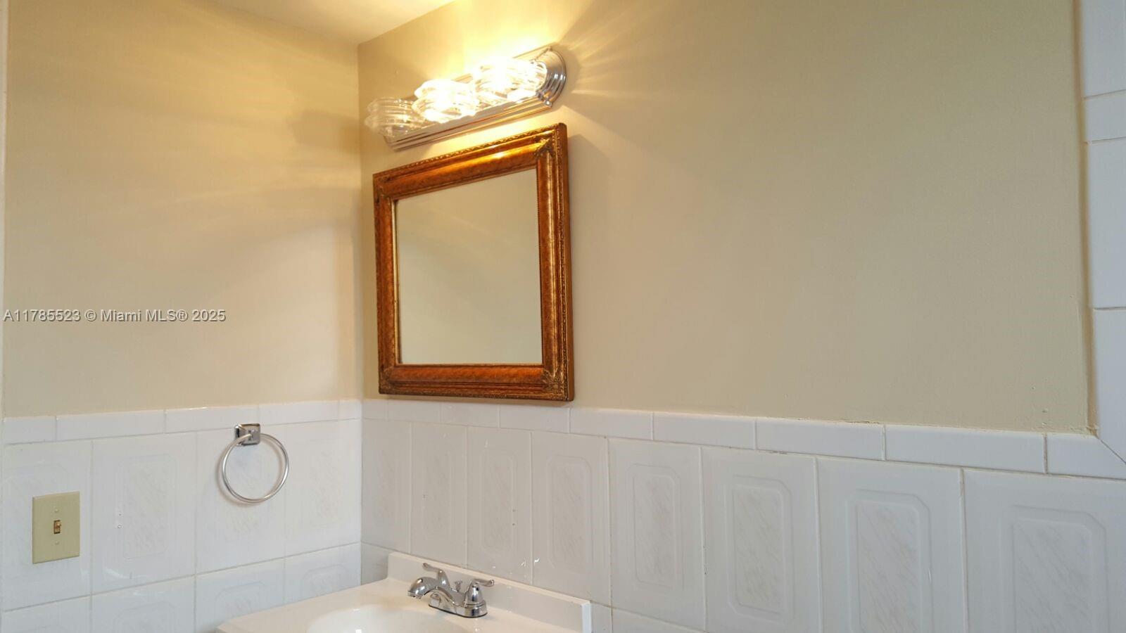 13725 Ne 6th Ave 301 Property Photo 25