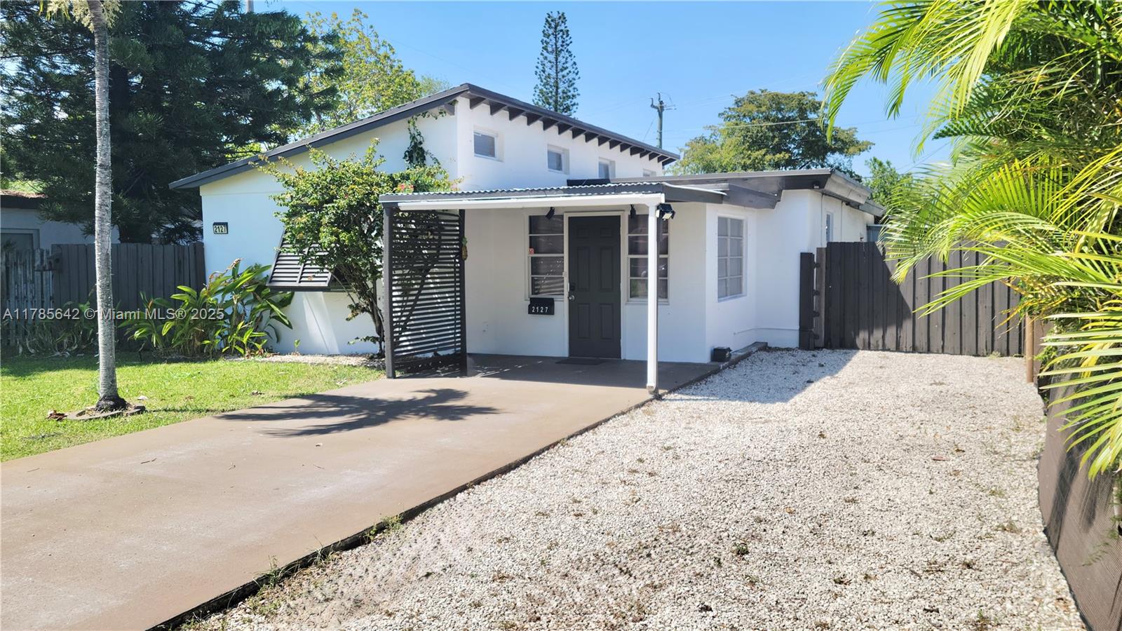 2127 Scott St Property Photo