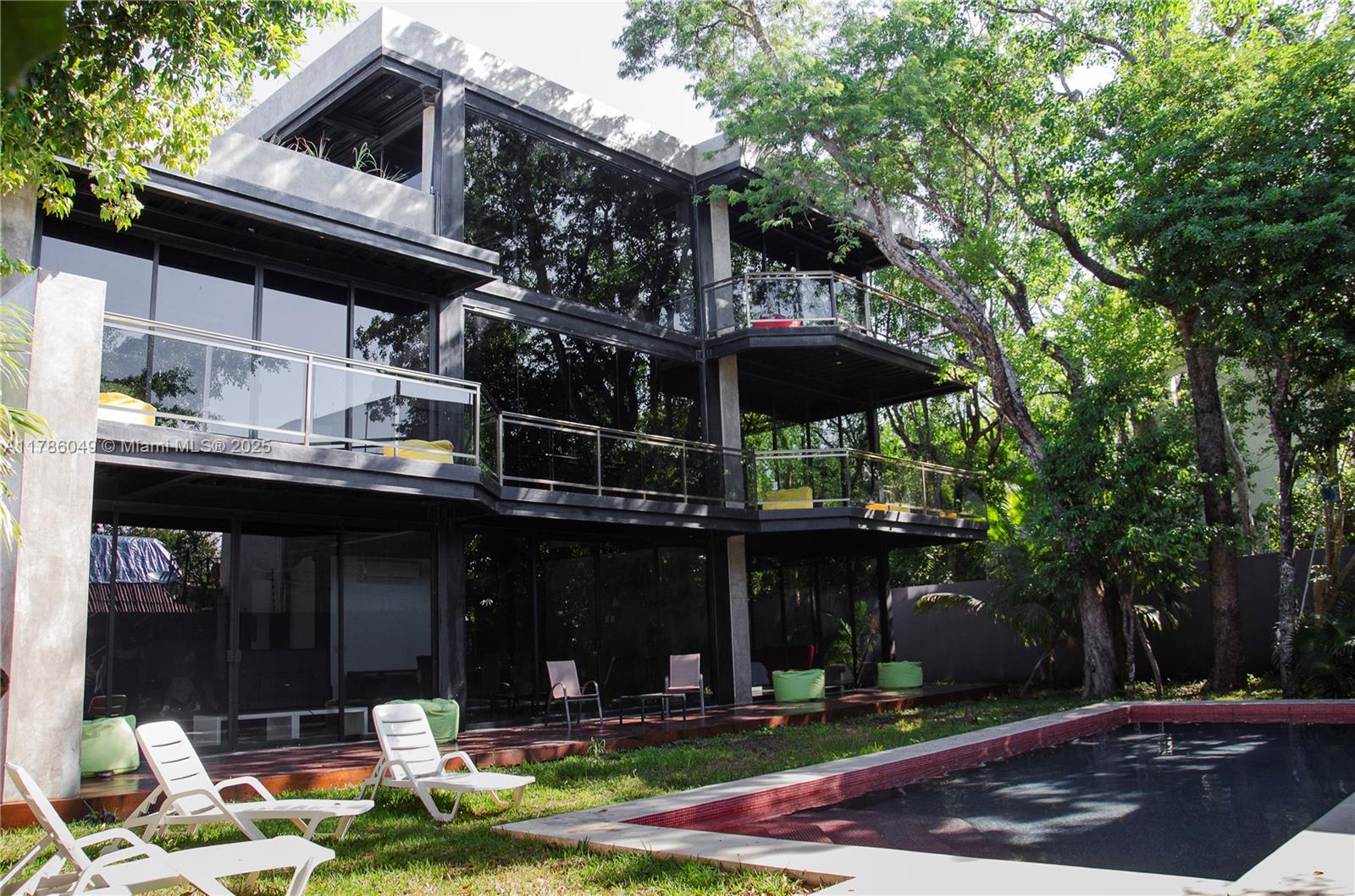 Calle 4 Sur Property Photo