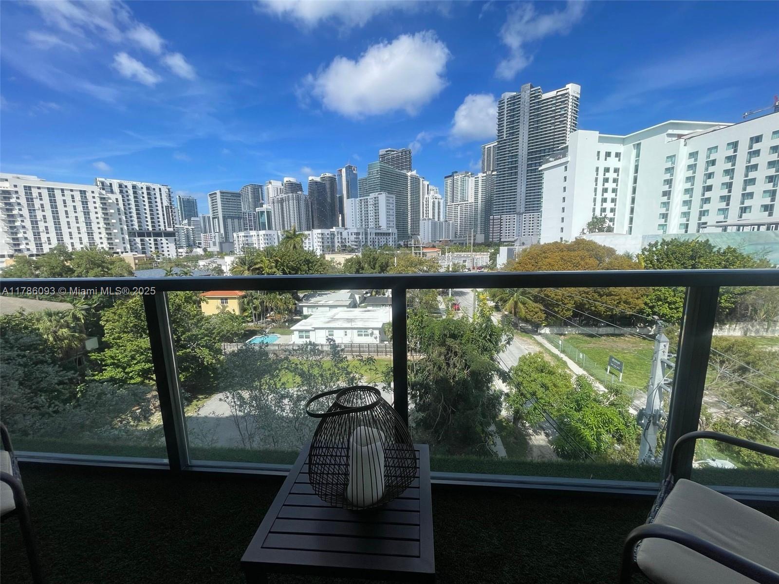 201 SW 17th Rd 607 Property Photo 1