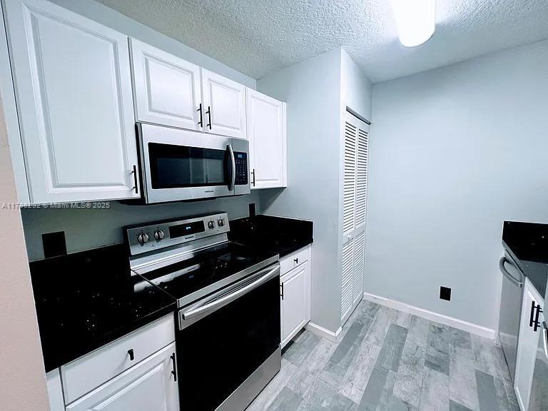 649 E Sheridan St 112 Property Photo