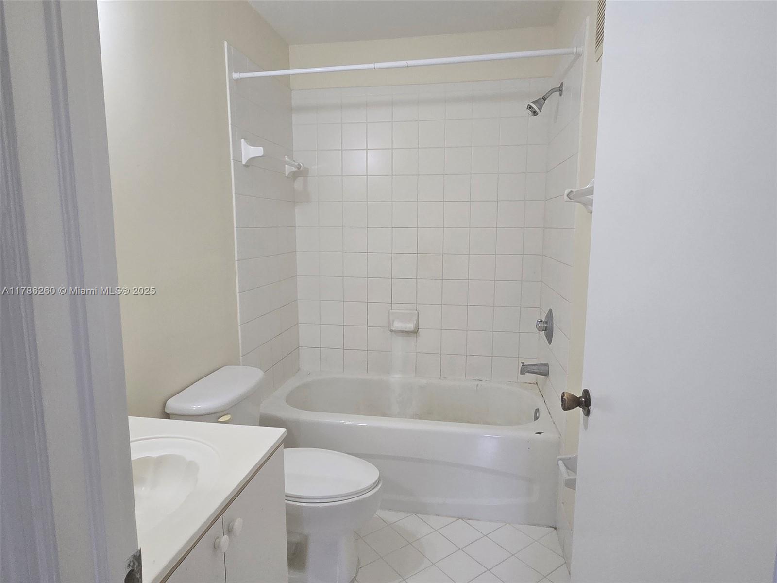 1260 Se 27th St 202 Property Photo 14