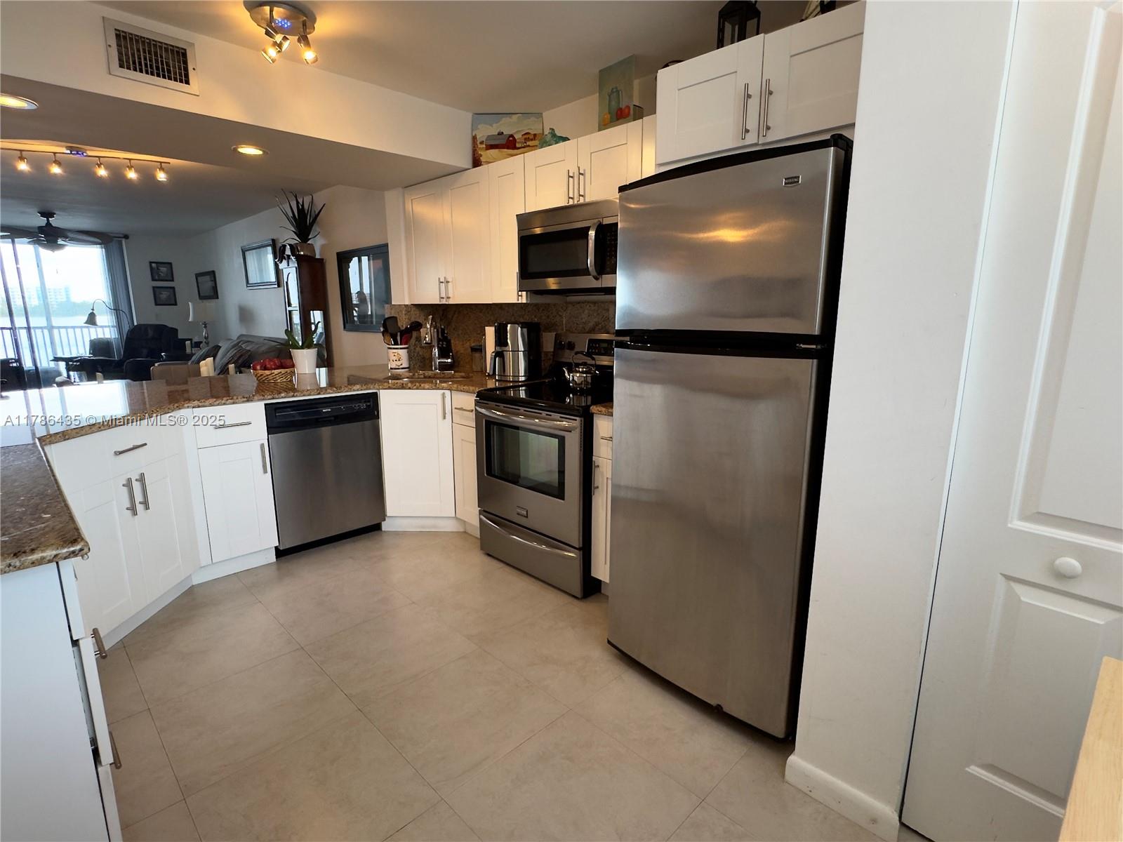 115 Lake Emerald Dr 210 Property Photo