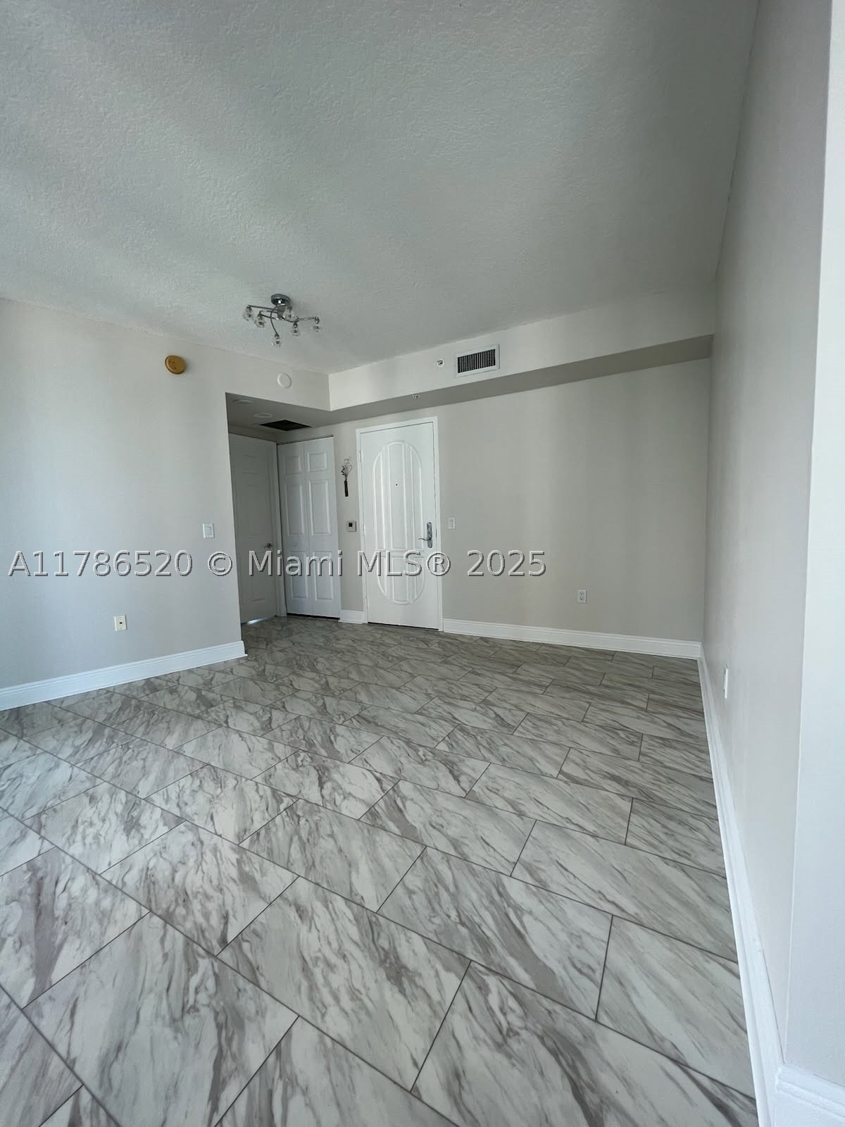 3370 Hidden Bay Dr 610 Property Photo 4