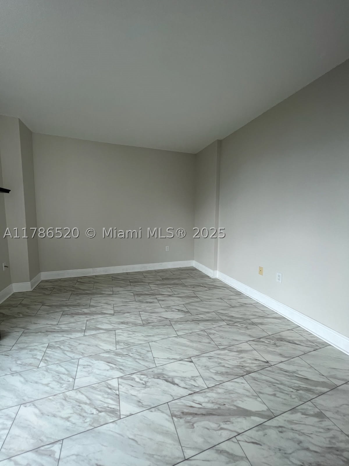 3370 Hidden Bay Dr 610 Property Photo 8