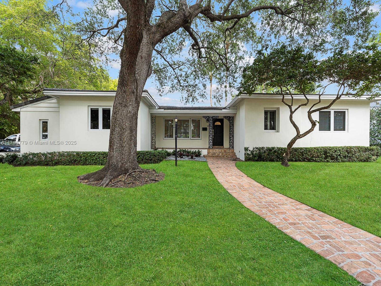 6601 Riviera Dr Property Photo