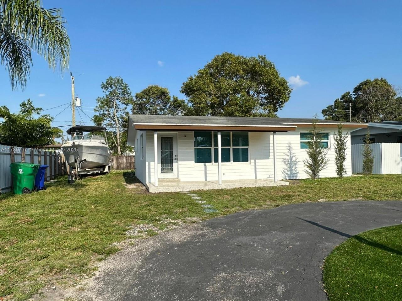 2649 Island Dr Property Photo